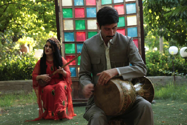 کۆمپانیای “مەستی فیلم” گۆرانی “مەستورە”ی به دهنگی مەزهەری خالقی له شاری سنه کلیپ کرد