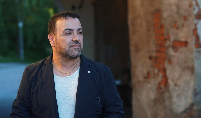 ڕۆژ کەریم (بۆ پێم ناڵێی)