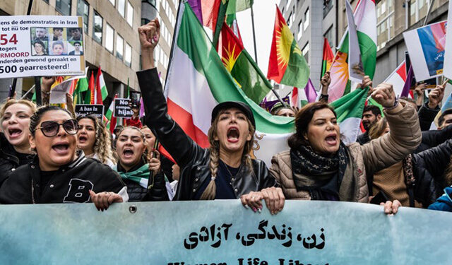 ڕاپەڕینی خەڵکی ئێران و پرسی “توندوتیژی”!