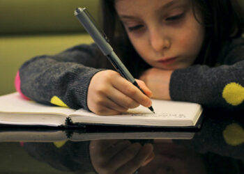 هانـدانی منـداڵان بـۆ نووسیـنی چـیرۆک.. رەزا شـوان