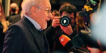 وێنەکانی “مەنسوور جیهانی” له “ستیڤن سپیلبێرگ” له‌ فێستیڤاڵی فیلمی “بەرلین”