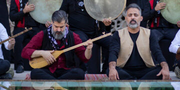کلیپی گۆرانی “یاسی سپی” بە ئاوازدانەری و ژەنیاری ته‌نبووری فەرنوود ئیلهامی بڵاوکرایەوە