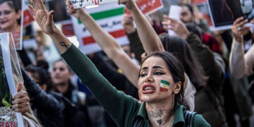 ئێران.. دەسەڵاتێکی ناشەرعی و خەڵکێکی تووڕە!