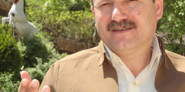 گۆرانیبێژ عزەدین شاھۆیی: کلیپ کردن بۆ کارە ھونەریەکانی ھەر ھونەرمەندێک گرنگە