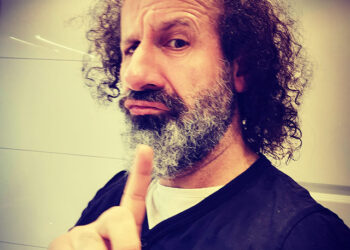 تەنها مۆرکی خۆمم لە هیچ کەسێک ناچم!