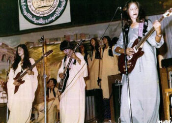 تیپی موزیکی (خانزاد)، یەکەم تیپ بو لەھەموو عێراق کە سەرجەم ژەنیارو گۆرانیبێژەکانی تەنیا کچ بێت.