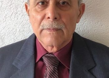 کتێبی (خۆم و ئەستێرەگەشەکان) ئەرشیفێکی گرنگی نووسەر و ھونەرمەندانی کوردستان