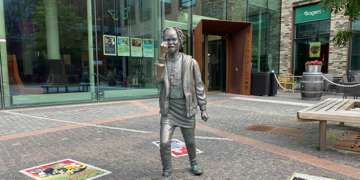 چیرۆکی پەیکەری ( ئولا یاکۆبسۆن)