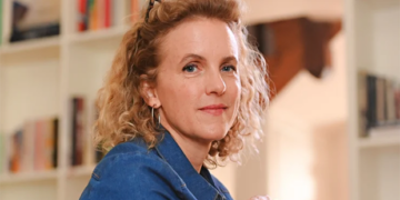 خاتوو ریـپـین چـیرۆکنووسێکی ئـۆسترالـییە بۆ منـداڵان..