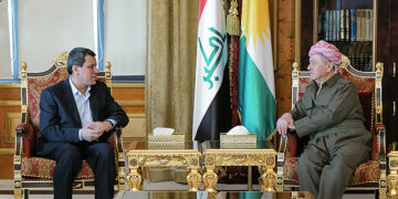 “مەسعود بارزانی” پێشوازی لە فەرماندەی گشتیی هێزەکانی سووریای دیموکرات دەکات