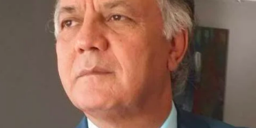 زمان و شاعیر شیعرییەت شایتحاڵی تەواوی سەردەمەكان