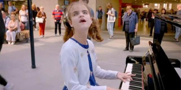 پیانۆژەنی نابینای بەناوبانگ لوسی سیانـزە ساڵان..