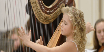 کـیژۆڵە ئەلـیسا سادیکـۆڤـا هـارپـژەنـێکی جیهـانییە..