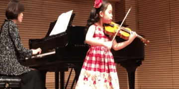 یـۆیـۆن لە دوو ساڵـییەوە کەمـانچە دەژەنێـت..