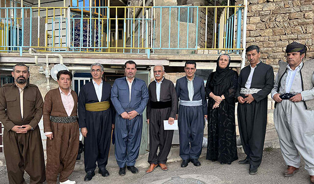 لە بن تنۆکی ڤیانی ماڵۆچکەیەکی درەوشاوەدا