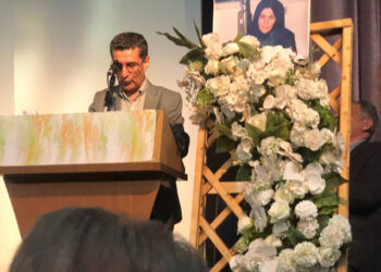 بەرد لە بەردی بێتەوە،دەنگی هەیە[1]